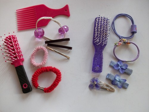 HOT PINK & PURPLE BRUSHES, COMB + 11 HAIR ORNAMENTS **GC**  - Afbeelding 1 van 3