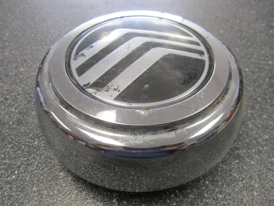 Tapa central Mercury Grand Marquis OEM 1993-1996 15" F3AC-1A097-AA - una (1)* Foto 2 de 4