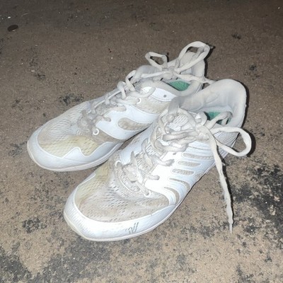 Varsity Rise 2 women Athletic cheer shoe Low Top Lace-Up White/Beige