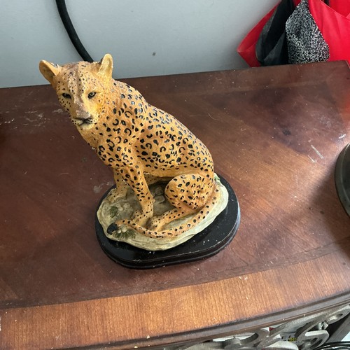 Realistic Cheetah Sitting, Resin Figurine/Sculpture Nice. 10.5"T x 7.75"W
