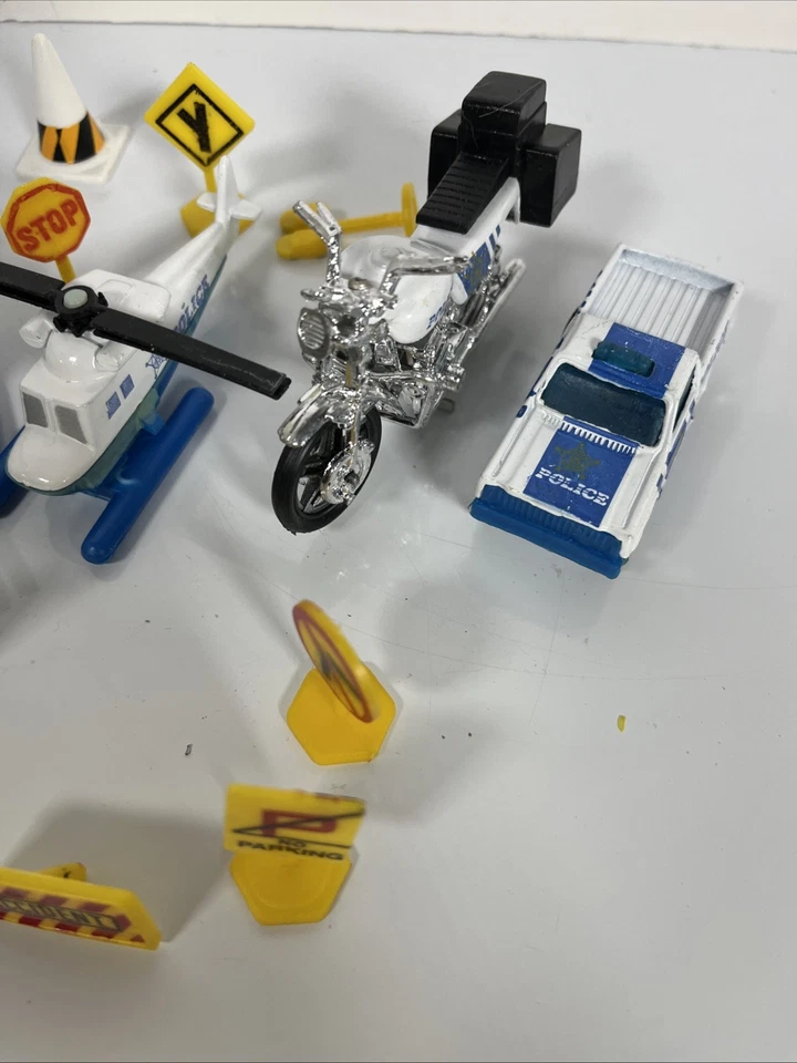 Lot of matchbox Police Vehicles Jeep Motorcyles Ambulance Heli Copters - Image 4 of 4