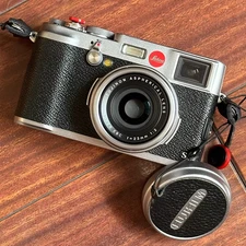 Fujifilm X100S 16 MP Digital Camera with 2.8-Inch LCD Silver - International Ver