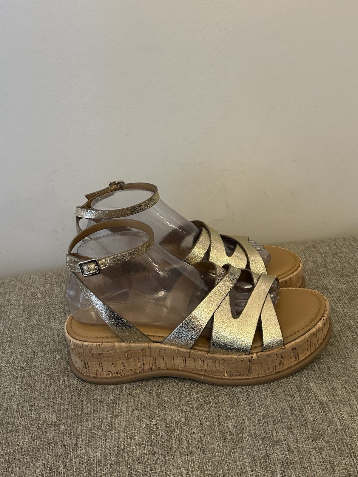 Naturalizer Women’s Gold Ankle Strap Platform Sandals Size 10