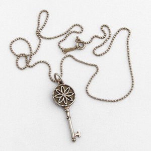 Tiffany Daisy Key Pendant Chain 