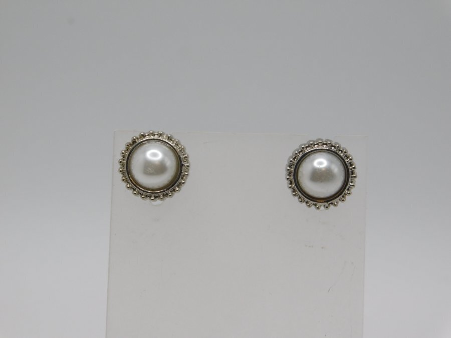 ピアス　No.4129 J729-VINTAGE PIERCED EARRINGS~FAUX PEARL STUDS/SILVER TONE~3/8