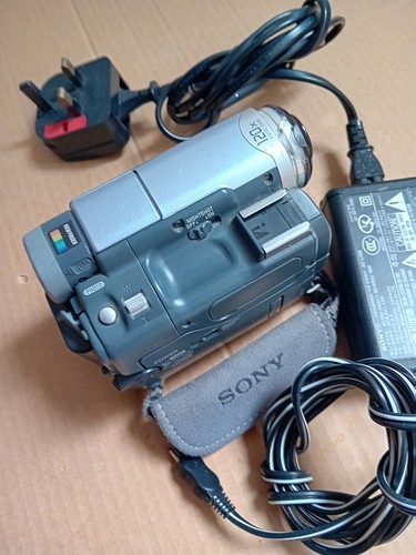 Sony CCD-TRV228E MINI DV Camcorder 120x Digital Nightshot Zoom LCD Touch Panel - Picture 2 of 24