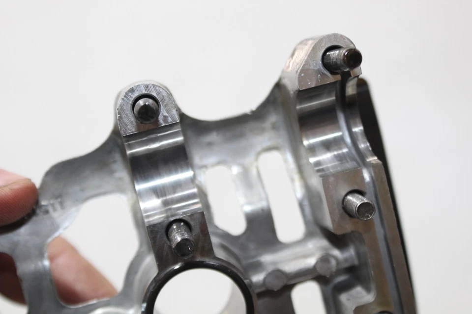 2006-2008 TRIUMPH DAYTONA 675 ENGINE TOP END CYLINDER HEAD W/ CAMS - Изображение 4 из 4