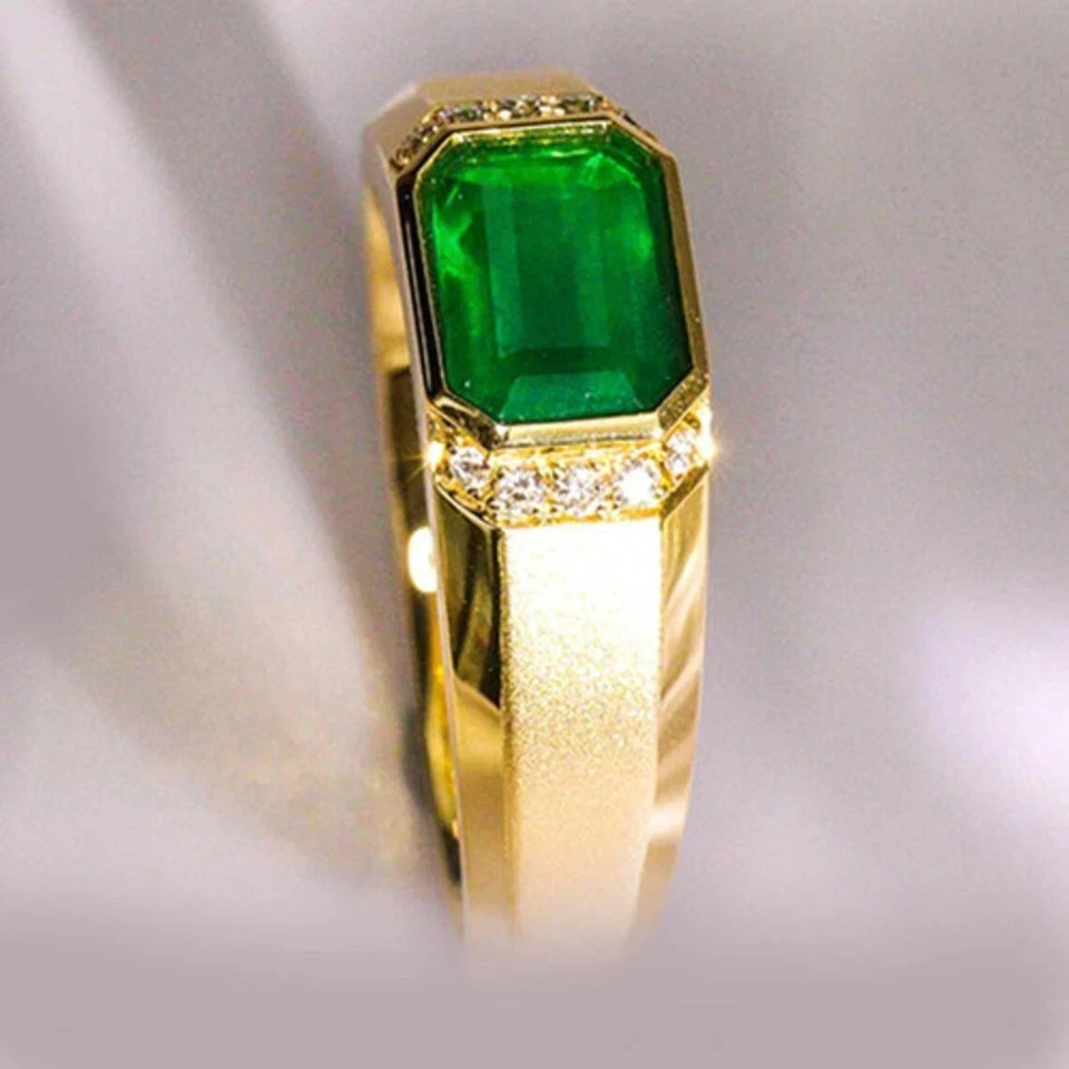 Anillo de compromiso de oro amarillo de 14 k con esmeralda natural y diamantes de 1,60 quilates Foto 3 de 4