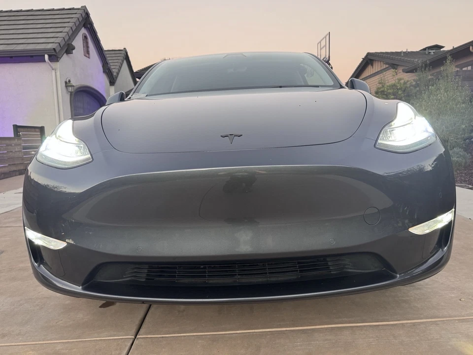2022 Tesla Model Y  - Image 2 of 4