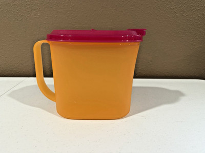 Tupperware Slim Oval 1 Quart Refrigerator Pitcher Orange with Pink Seal NEW