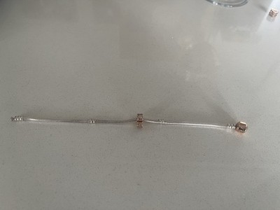 Pandora Bettelarmband Silber und Roségold, inklusive einem Charm, 19 cm