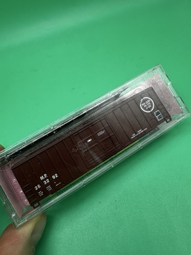 Nuevo ROUNDHOUSE ESCALA N MISSOURI Pacific 50” FMC Enchufe Puerta Caja Coche 8940 | Zustand: New