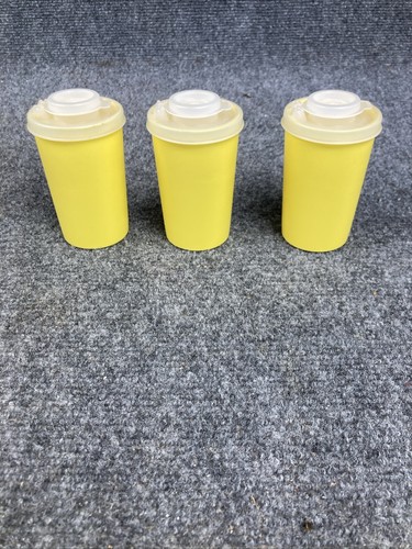 Vtg Tupperware Wall Rack, 3 Spice Shakers Containers w/ Flip Top Lids & Labels - Picture 7 of 14