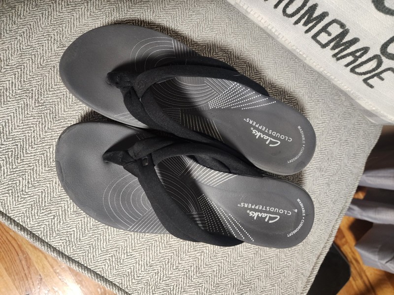 Clarks Breeze Sea Flip Flop Sandal for Women, Size 9US - Black