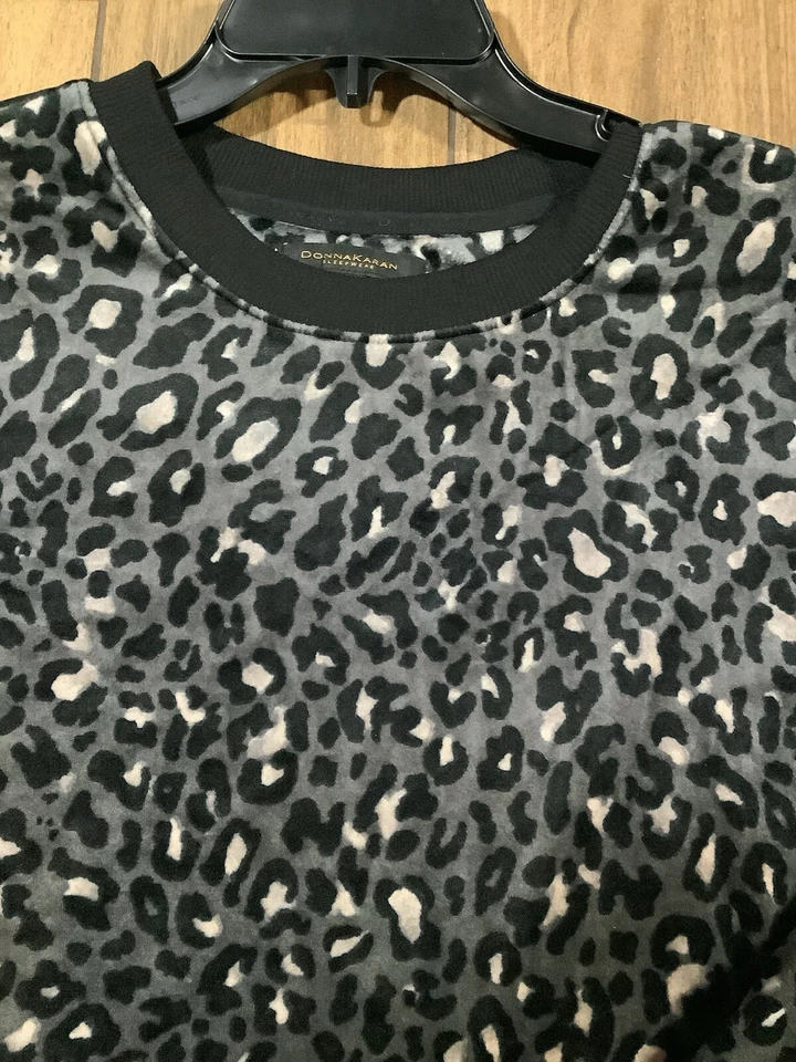 Donna Karan Ropa de Dormir Conjunto de Salón Talla Grande Acogedor Terciopelo Gris Negro Estampado Animal Foto 2 de 4