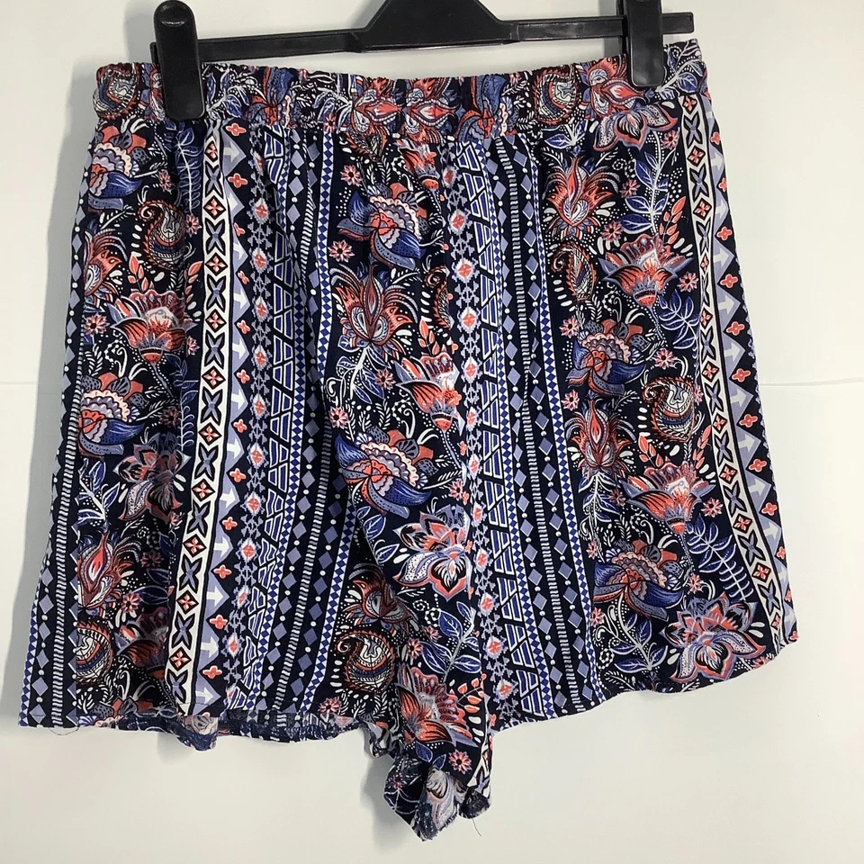Boohoo UK 18 Aztec Print Floral Shorts Elastic Waist Casual Holiday size - Image 2 of 4