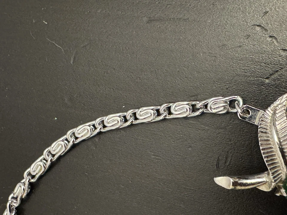 Sweater Clip Silver Tone 50s 60s Vintage 7 Inch Faux Jade Glass Cabochons - Bild 3 von 4