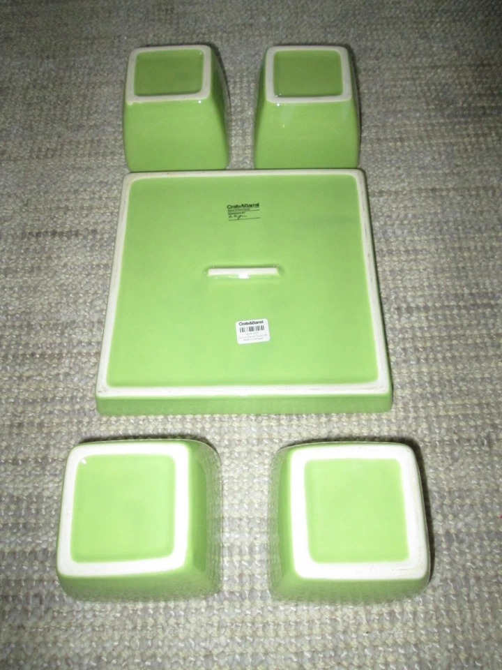 CRATE & BARREL 5-piece square serving set in CARMEN pattern. Apple green. NEW!! - Image 3 of 4