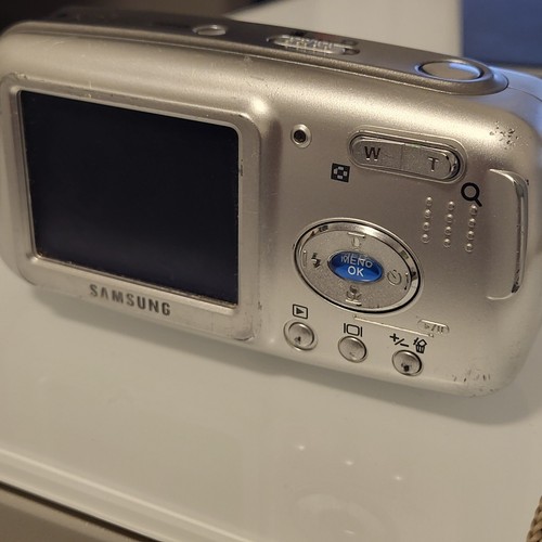 Samsung Digimax A400 4.0MP Compact Digital Camera Silver Untested As Is Parts - Picture 7 of 9