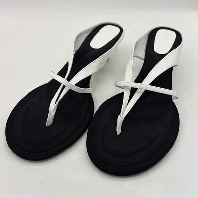 $880 KHAITE monroe patent leather kitten heel thong sandals size 41.5 (US 11.5)