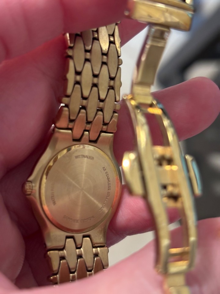 Wittnauer Ladies Swiss gold watch. No scratches or dents. needs battery