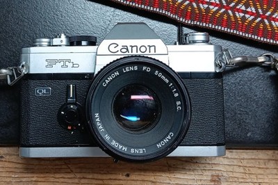 Canon FTb QL 35 mm SLR film CAMERA Mechanically Works No battery to test light