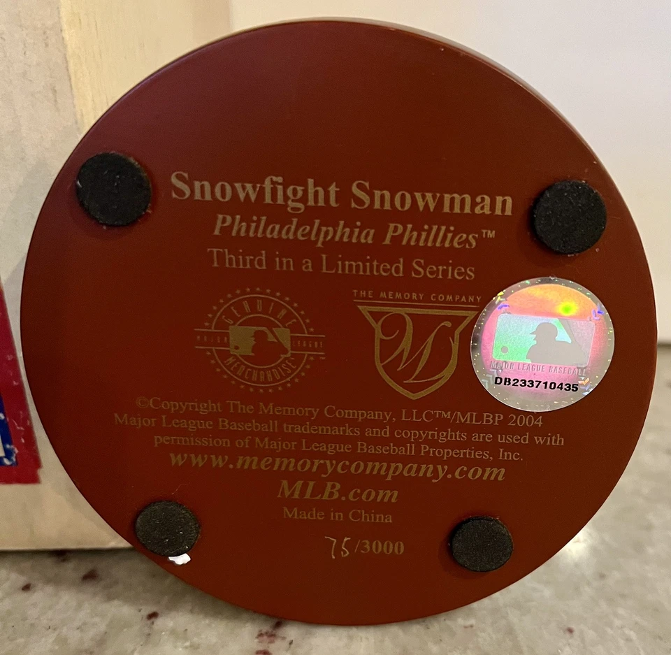 Philadelphia Phillies 2004 Snow Fight Snowman Snowglobe Memory Company 75/3000 - Image 4 of 4