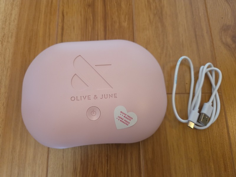 EUC Olive And June Nail Light, Used Only 4 Times. MSRP $25