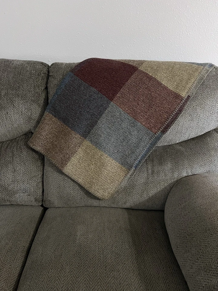 Woolrich Plaid Cozy Throw Blanket 50”x68” Wool Blend has a nice rustic charm - Image 2 of 4