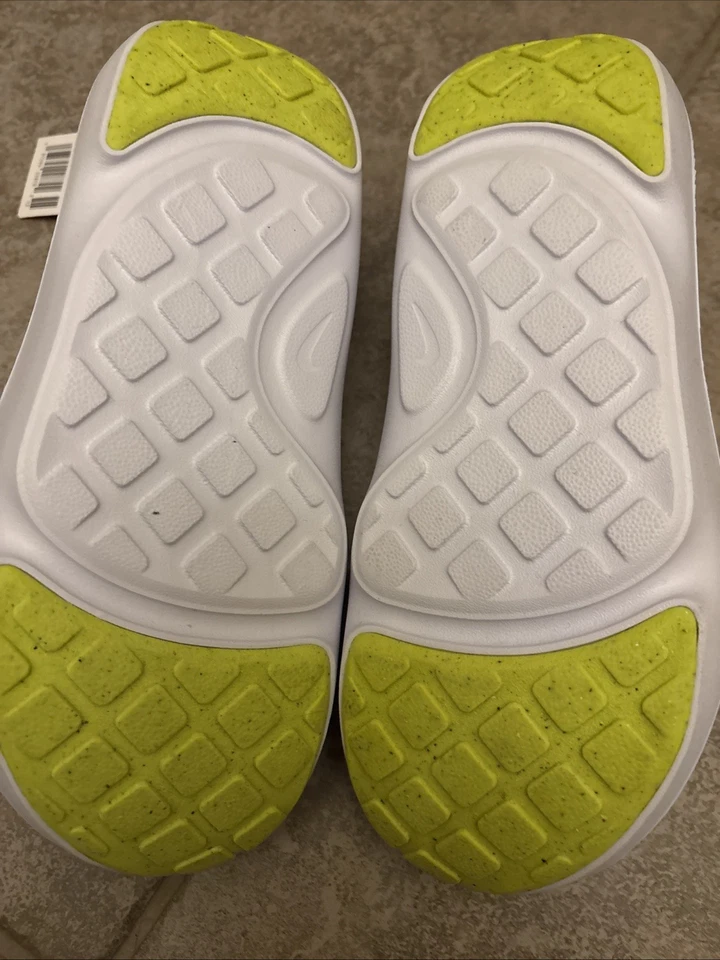 Sandalias Nike Aqua Swoosh blancas/platino puro Volt niños grandes talla 5y FV6363-100 Foto 3 de 4
