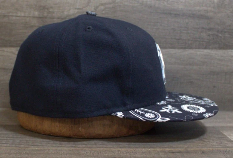 New Era 59Fifty New York Yankees Blue Paisley Fitted Hat Cap Unisex Adults 7 1/2 - Image 4 of 4