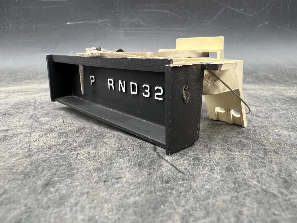 Oldsmobile Delta 88 1977-1984 OEM velocímetro medidor tablero selector de engranajes 8989181 Foto 2 de 4