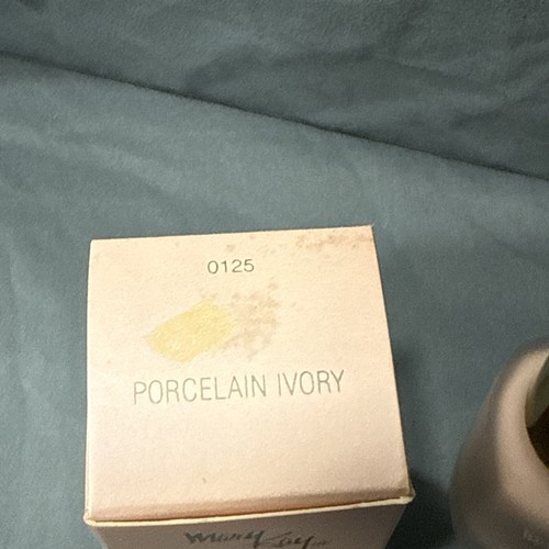 Mary Kay Day Radiance Formula 2 PORCELAIN IVORY #0125 NOS! - Picture 2 of 3