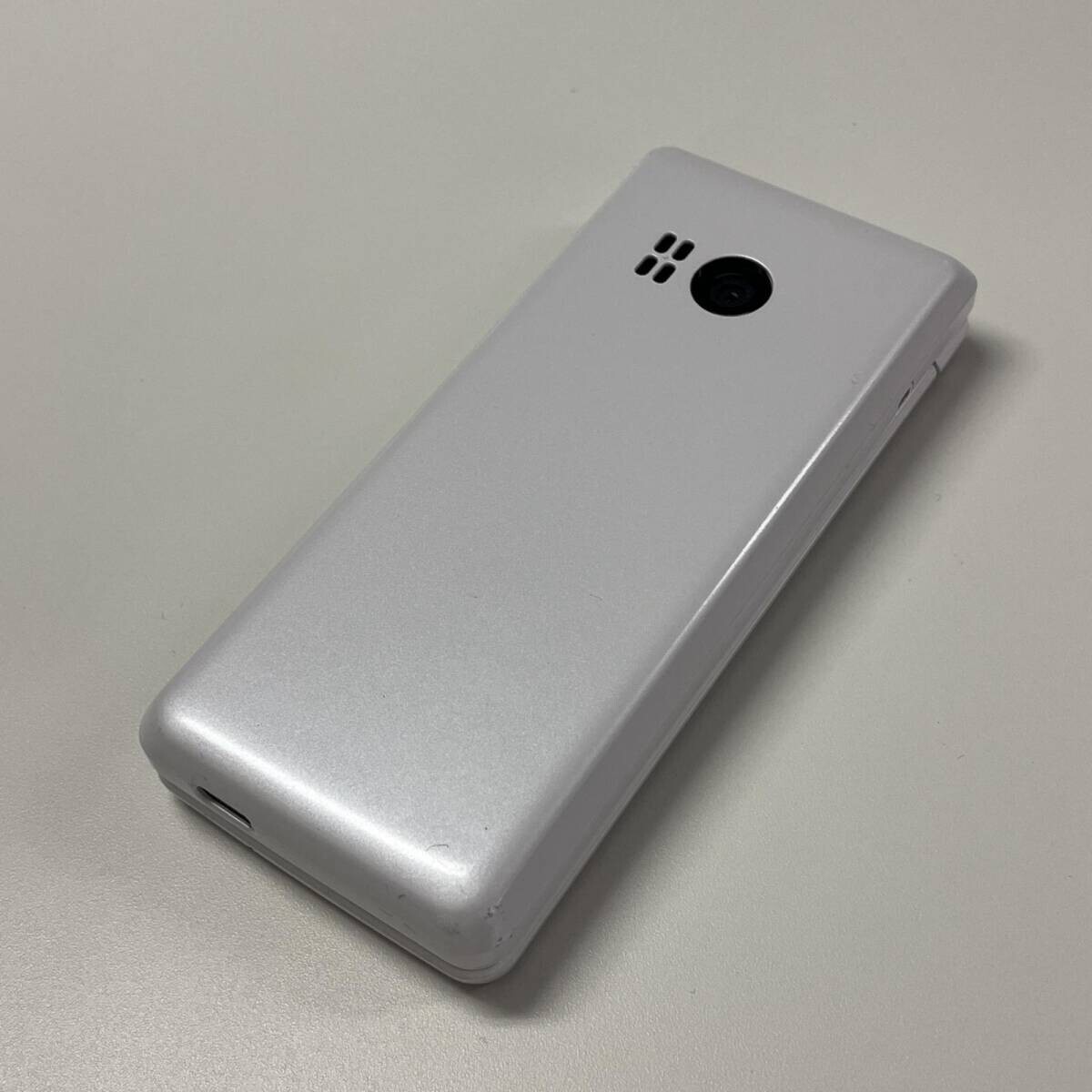 SHARP A205SH AQUOS KEITAI 4 8GB Factory Unlocked Flip Phone