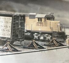 END OF TRACK SAFETY BUMPER set of 12 HO Scale PLASTIC KIT WALTHERS 933-3511 NEW