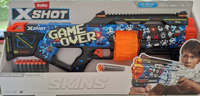 Zuru X-Shot Skins Last Stand Game Over Dart-Blaster, mehrfarbig, 16 Darts, OVP