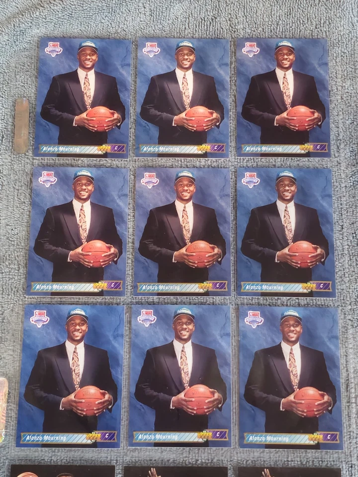 Lote de 44 tarjetas de novato Alonzo Mourning 1992-93 Upper Deck Topps Fleer Ultra Foto 2 de 4