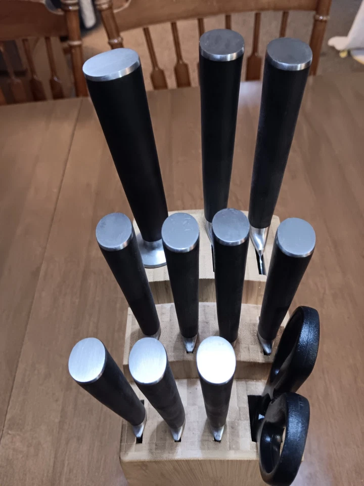 Juego de cuchillos de acero japonés forjado serie Ginsu Gourmet Chikara de 12 piezas Foto 2 de 4