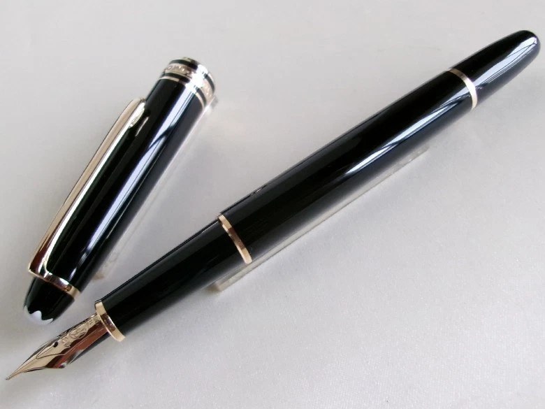 Extra Fine (EF) Nib Collectible Montblanc Fountain Pens for sale