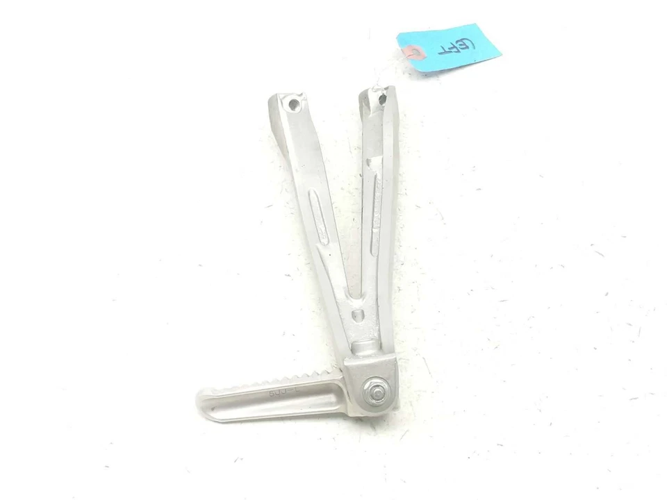 04-06 Yamaha YZF R1 clavija de pie de pasajero izquierdo con soporte de montaje Foto 4 de 4