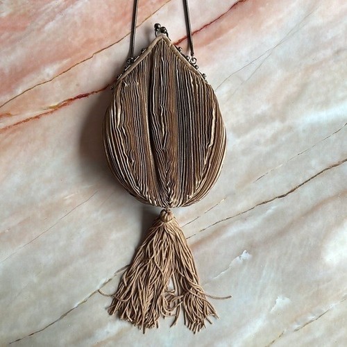 VINTAGE caramel tear drop bag flapper retro art deco tassels EUC - Picture 6 of 10