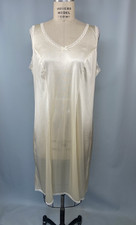 VELROSE NEW NWOT Full slip SIZE 40 LARGE 12/14 Ivory nylon modest classic
