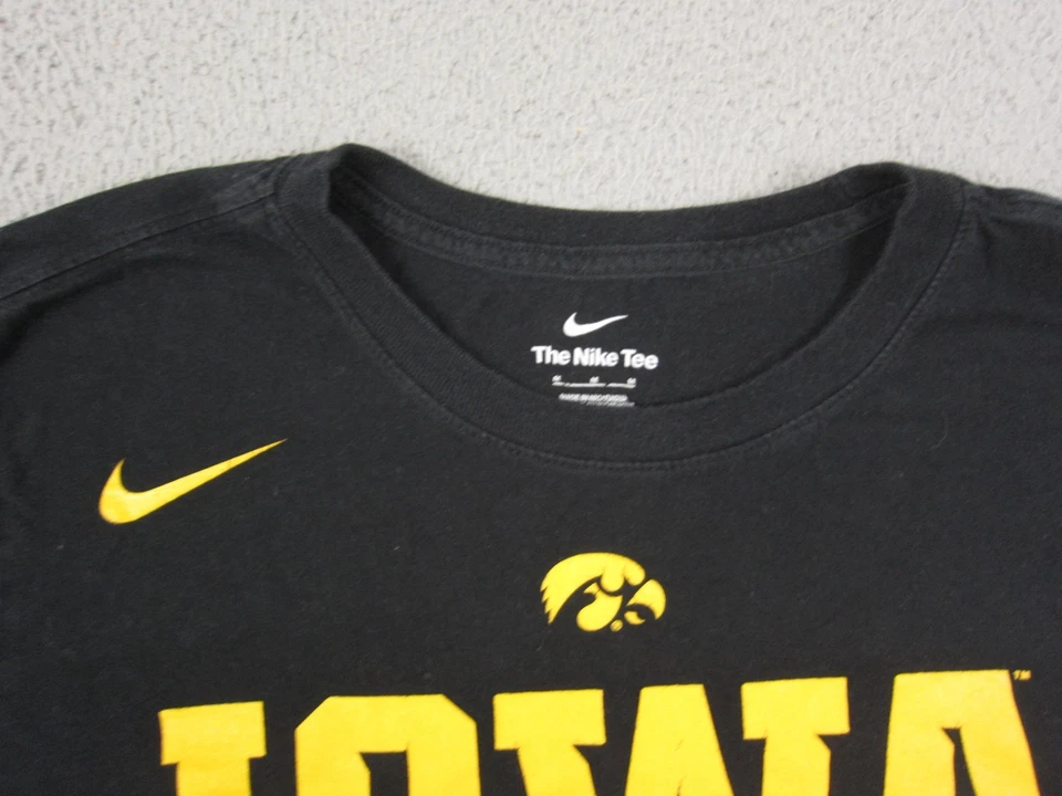 Iowa Hawkeyes Shirt Womens Medium Black Nike Tee #22 Caitlin Clark 90s Football - Image 4 of 4