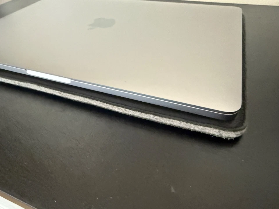 Apple MacBook Pro 13"(256GB SSD, Intel Core i5-Core i5-7360U, 2.3GHz, 8GB)..., photo 4 of 5