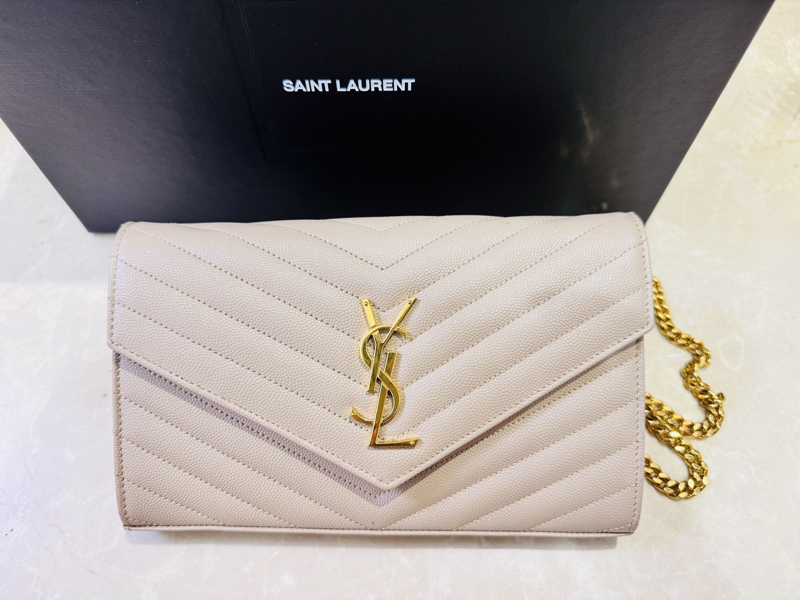 SAINT LAURENT PORTAFOGLIO YSL CLASSIC CASSANDRE CHAIN IN PELLE GRAIN DE POUDRE BEIGE SCURO
