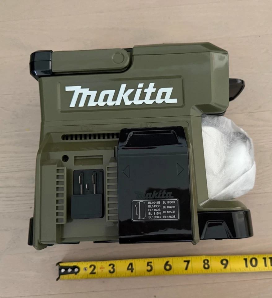 Cafetera portátil inalámbrica Makita DCM501ZO Foto 2 de 4