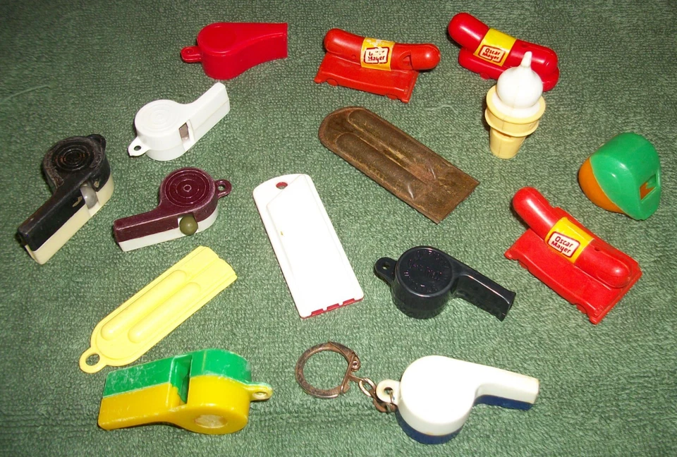 15 VINTAGE TOY WHISTLE LOT OSCAR MAYER, DRAGNET, DAIRY QUEEN, TRIX + NOSTALGIC - Image 3 of 3