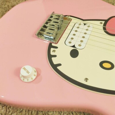 SQUIER electric guitar, Stratocaster type, HELLO KITTY Musical