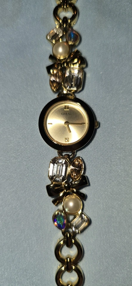 NWT GUESS $125 Swarovski Crystal Gold Daisy Bracelet Womens Watch U12627L1 FS - Image 2 of 4