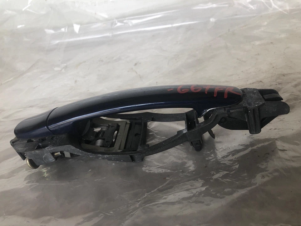 2000 - 2011 VOLKSWAGEN JETTA GLS Front Outside Door Handle Passenger Side RH OEM - Image 2 of 4